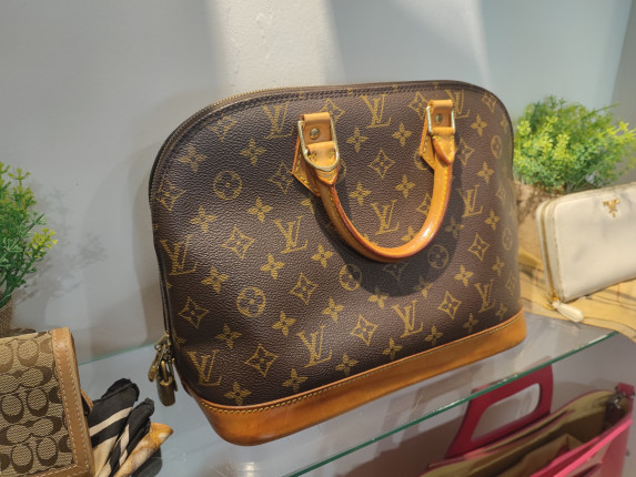 Sac Louis Vuitton à 430,00€ au lieu de 480,00€ (neuf 1 500,00€) 1 article disponible