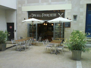 LE DOS DE LA FOURCHETTE